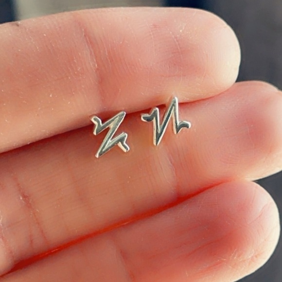 Sterling Silver Heart Beat Stud Pulse Earrings - Picture 9 of 9